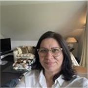 Deutschunterricht für alle. Gymnasiallehrerin erteilt Nachhilfe