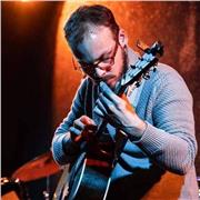 Insegnante di chitarra, impartisce lezioni private online di chitarra elettrica, acustica e classica per principianti e non!
