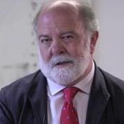 Profesor de postgrado preferentemente y grado. 30 años experiencia