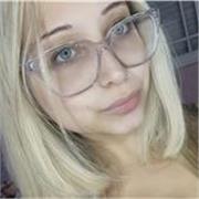 Profesora de matemática imparte clases a niños de todas las edades