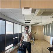 Buenas equipo !!!
Soy Adel entrenador personal titulado en acondicionamiento físico en sala de entrenamiento polivalente.