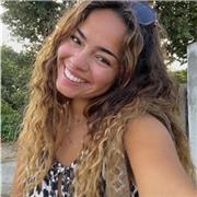 Diplômée d’un master deux à sciences po, l’espagnol est ma langue paternelle. C’est avec sérieux et pédagogie que je l’enseigne