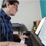 Pianista y Compositor ofrece clases de piano y composición