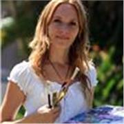 Profesora de artes visuales, historia y teoria de las artes, ofrece clases de historia del arte y de artes visuales (pintura, dibujo, teoria del color, principios del diseño entre otras!) de manera creativa, personalizada a traves de las cuales pueda tran