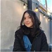 Profesora de matemática básica para niños, de forma remota pero didáctica