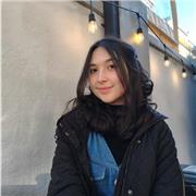 Profesora de matemática básica para niños, de forma remota pero didáctica