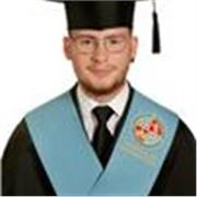 Me defino como una persona apasionada por ayudar y enseñar. Puedo dar clase tanto alumnos de primero de la ESO y Bachillerato 