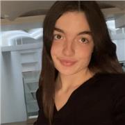 Chica joven interesada en enseñar idiomas y ganar experiencia laboral. Clases de refuerzo, de preparación de selectividad…