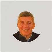 docente universitario en áreas de finanzas y administración de empresas, enfocado en apoyar el aprendizaje efectivo del estudiante