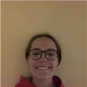 Profesora de apoyo para niños, estudio mi carrera en inglés y se me da muy bien cualquier asignatura que necesiten. Tengo una hermana pequeña y tengo mucho trato con los niños