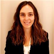 Profesora de apoyo de diferentes materias (lengua, inglés, naturales y, física y química) da clases a niños de 6-14 años