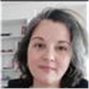 Já fui au pair e cuidei de duas crianças: uma de 4 e outra de 7 anos. Além disso fui professora de gastronomia por 4 anos, amo ler