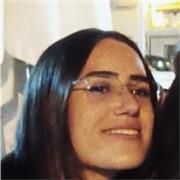 Soy una persona empática, paciente y comprensiva con el alumnado. Me adapto a cada uno para que aprenda de verdad y desarrolle herramientas de estudio.