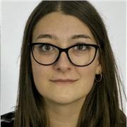 Profesora titulada en Educación Infantil, pero con conocimientos para ofrecer clases a niños de educación primaria