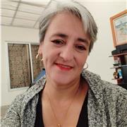 Profesora de español con experiencia con niños y niñas