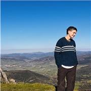 Hola! Mis clases pueden ser de lengua castellana, pero me gustaría más sobre fotografía :)