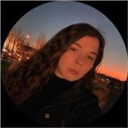 Alumna de universidad de Alcalá que da apoyo en la asignatura de matemáticas académicas