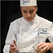 Cuisinière professionnelle avec expérience dans des étoilés, candidate Objectif Top Chef 2023 et ambassadrice Fondation Bocuse