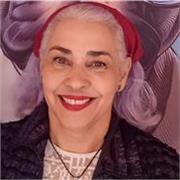 Hola, soy María Luisa, profesora de inglés y español con más de 30 años de experiencia enseñando a adultos y adolescentes.