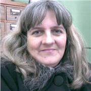 Profesora de Literatura da clases. Adultos y niños