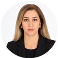 öğrencilerinin ihtiyaçlarına göre derslerini şekillendiren, iletişim odaklı ve destekleyici bir İngilizce öğretmeni olarak