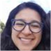 Profesora de inglés imparte clases de inglés conversacional para personas de todas las edades