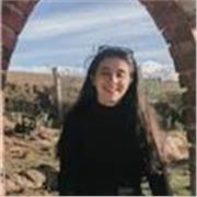 Profesora de inglés imparte clases para niveles básicos e intermedios online