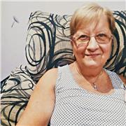 Maestra de Lengua recientemente jubilada para nivel primario