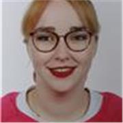 Profesora de apoyo escolar de primària