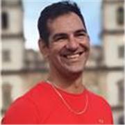 Profesora de inglés que enseña a personas de todas las edades con experiencia en la preparación para certificaciones de Cambridge