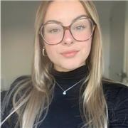 Je donne des cours particuliers en visio ou en face à face en parallèle de mes études de commerce