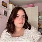Profesora con enfoque en la fonética y en aprender el idioma de forma inmersiva