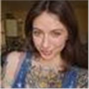 Profesora de Historia imparte clases a sus alumnos