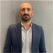 Laureato magistrale presso l'Università Bocconi di Milano, impartisce lezioni di economia e finanza online (anche in inglese)