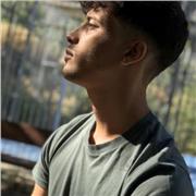 Joven entrenador con bastantes conocimientos deportivos