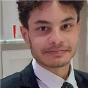 Studente universitario di medicina con voto al diploma di maturità scientifico 100 e lode