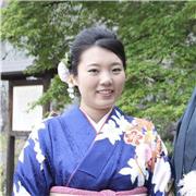 Me considero una persona paciente y responsable. Tengo experiencia enseñando japonés y chino.