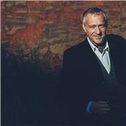 Pianista concertista internazionale, membro Steinway & Sons, offre lezioni di pianoforte online per tutti i livelli