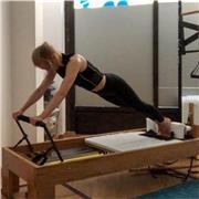 Profesor de Pilates apto para cualquier edad y condición. Especialidad entrenamiento en personas con diferentes patologías.