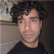 Laureatonin biologia insegna materie scientifiche ad alunni di scuole elementari, medie e superiori