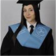 Me defino como una persona responsable, cercana, paciente y comprometida con el aprendizaje de cada alumno. Me adapto a sus necesi