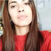 Profesora de matemáticas imparte a clases de niños de todas las edades