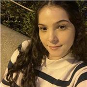 Profesor de lengua catalana que imparte clases a niños pequeños