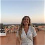 Soy una persona responsable y resolutiva. Me adapto bien a las circunstancias, me gusta enseñar y a la vez seguir aprendiendo siempre. Además, estoy estudiando el doble grado de Educación Infantil y Primaria en la Universidad de Barcelona
