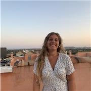 Soy una persona responsable y resolutiva. Me adapto bien a las circunstancias, me gusta enseñar y a la vez seguir aprendiendo siempre. Además, estoy estudiando el doble grado de Educación Infantil y Primaria en la Universidad de Barcelona