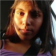 Profesora que imparte clases particulares a estudiante de primaria y ESO
