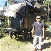 Diplomato in inglese università salesiani india , sono italiano abito a ronago via Bellaria no 3 , provincia di Como