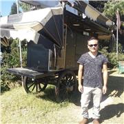 Diplomato in inglese università salesiani india , sono italiano abito a ronago via Bellaria no 3 , provincia di Como