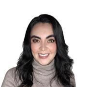 Maestra en diseño gráfico con experiencia en diseño de experiencia de usuario, interfaces, paquetería de Adobe, y computación