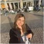 Tengo 19 años hablo francés desde pequeña ,además hablo árabe y español y más o menos el inglés